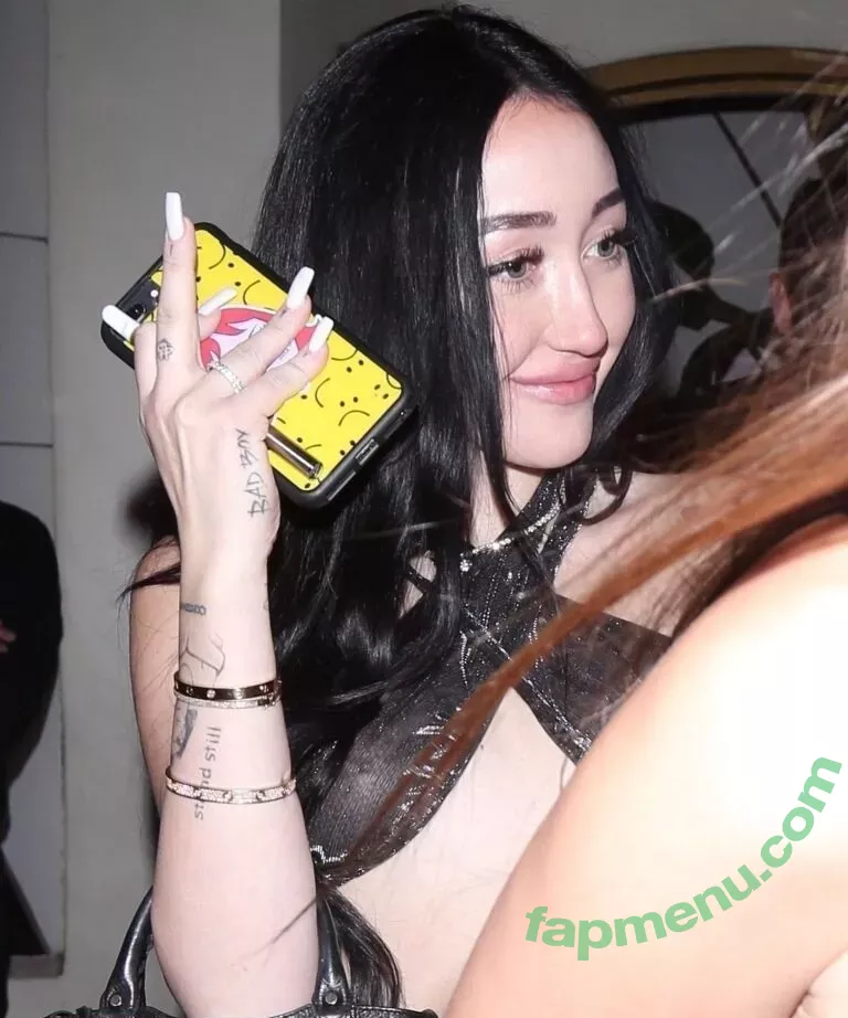 Noah Cyrus nude photo #0103 (noahcyrus)