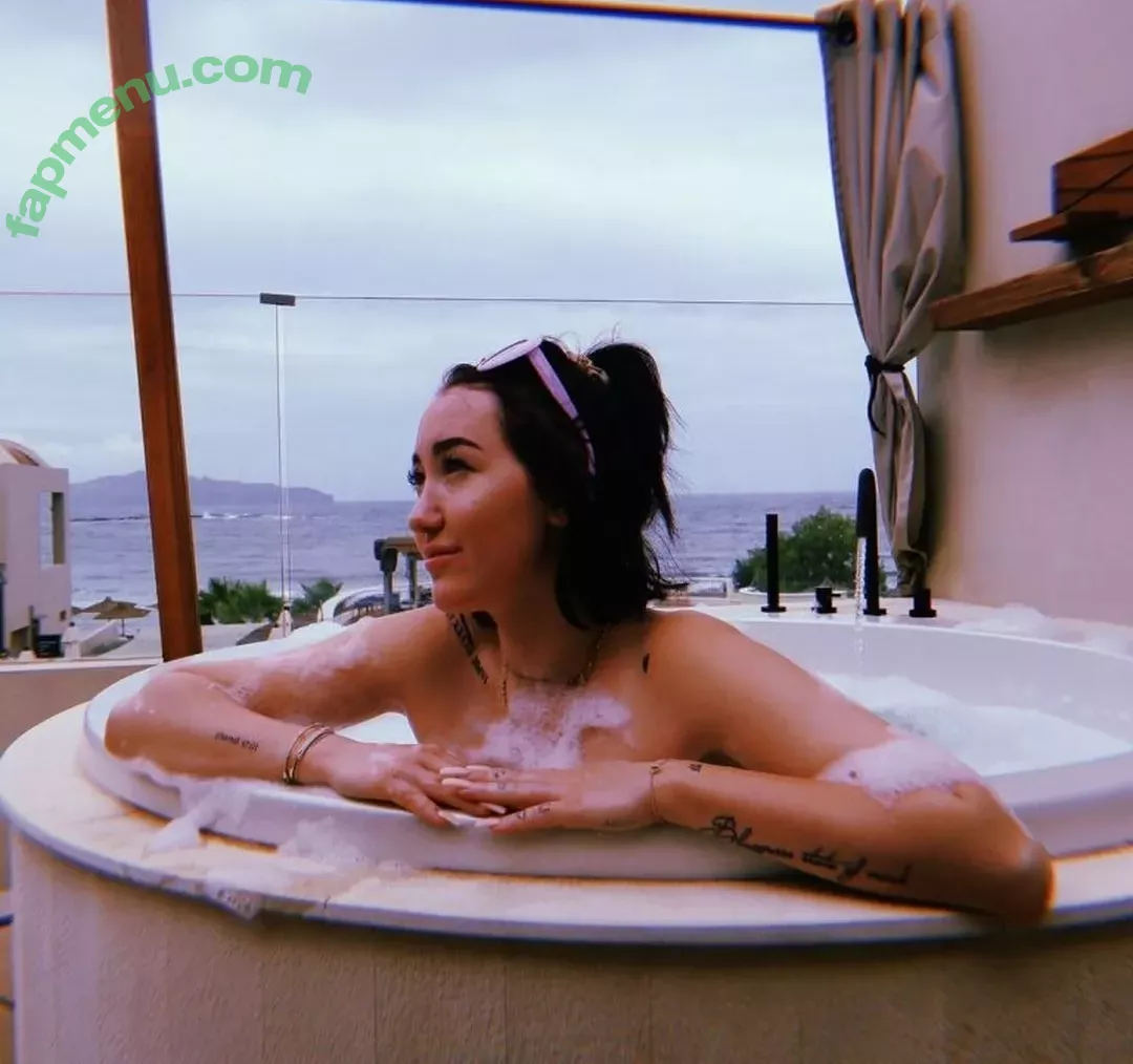 Noah Cyrus nude photo #0118 (noahcyrus)