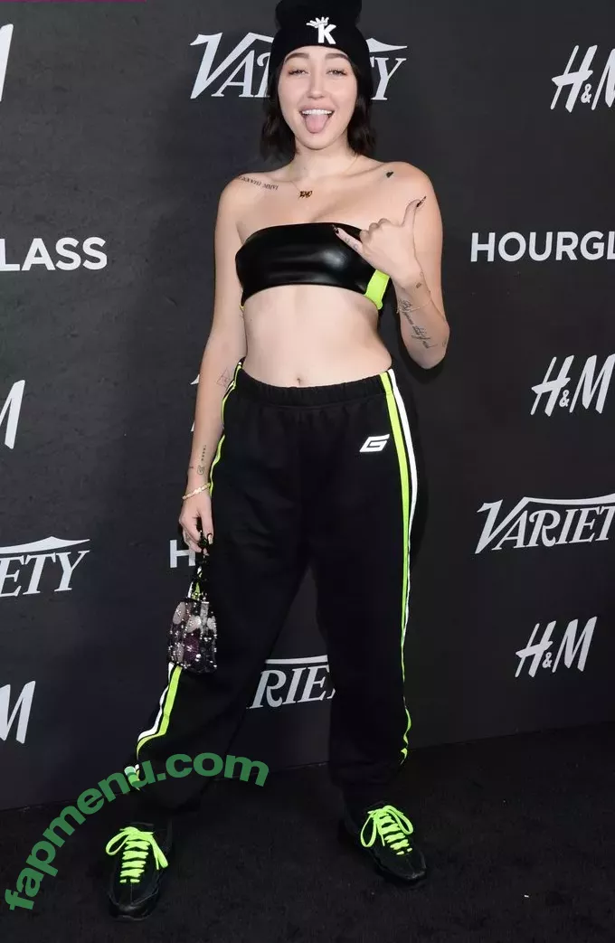 Noah Cyrus nude photo #0122 (noahcyrus)