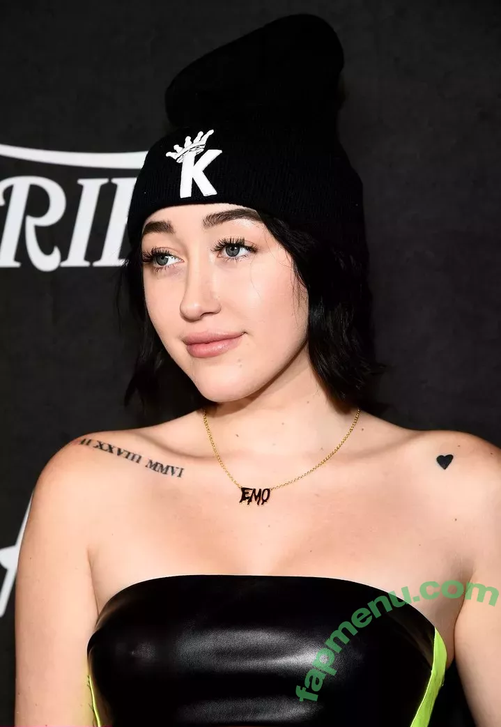 Noah Cyrus nude photo #0128 (noahcyrus)