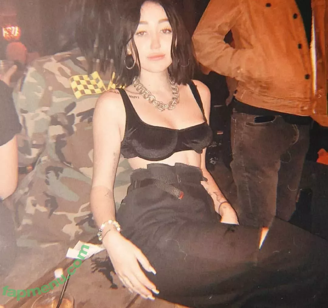 Noah Cyrus nude photo #0139 (noahcyrus)