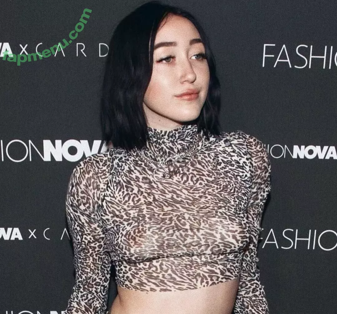Noah Cyrus nude photo #0140 (noahcyrus)