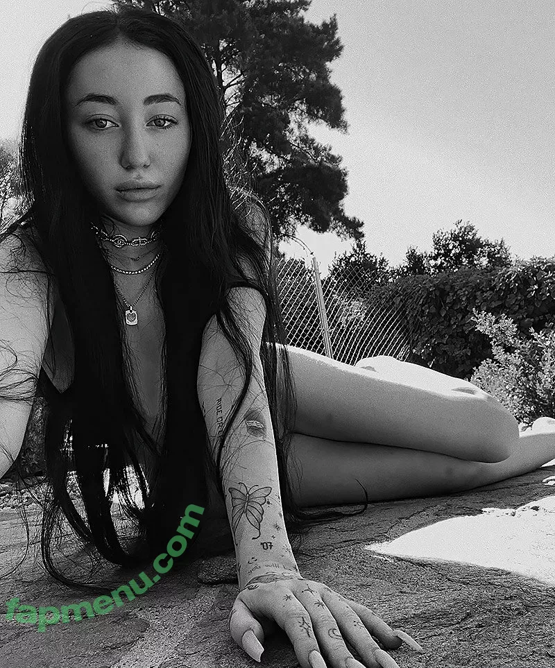 Noah Cyrus nude photo #0172 (noahcyrus)