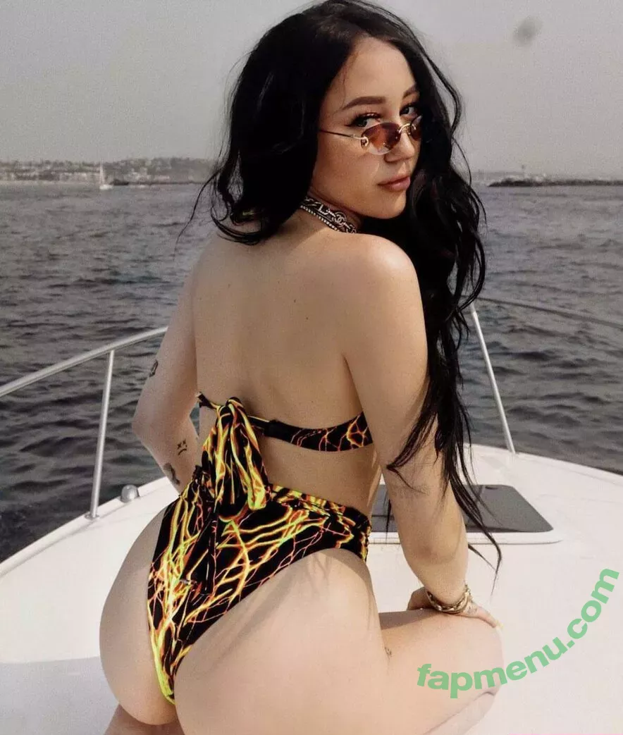 Noah Cyrus nude photo #0204 (noahcyrus)
