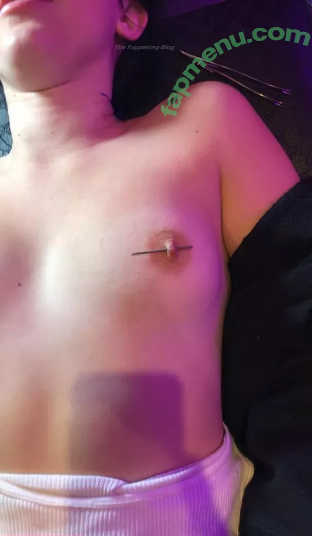 Noah Cyrus nude photo #0216 (noahcyrus)