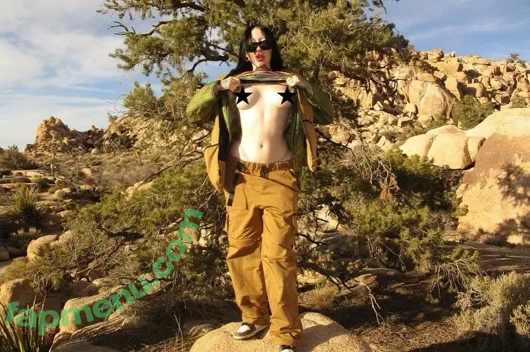 Noah Cyrus nude photo #0222 (noahcyrus)