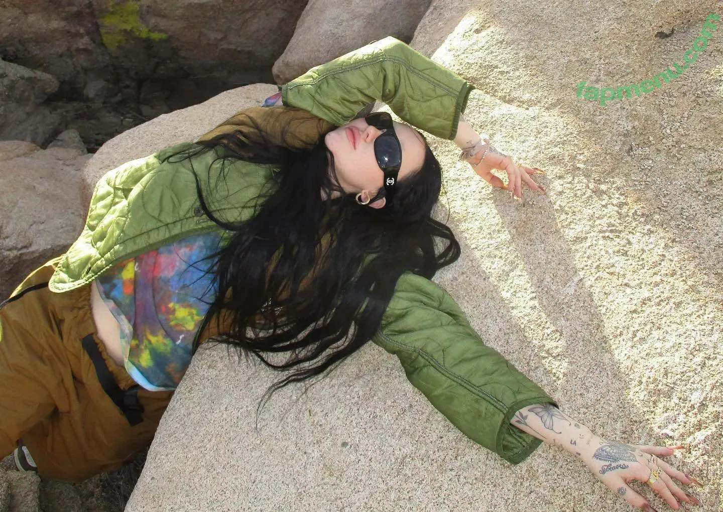 Noah Cyrus nude photo #0224 (noahcyrus)
