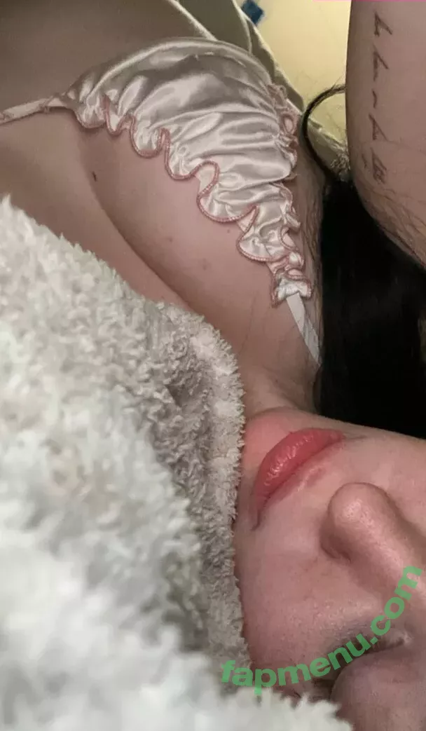 Noah Cyrus nude photo #0331 (noahcyrus)