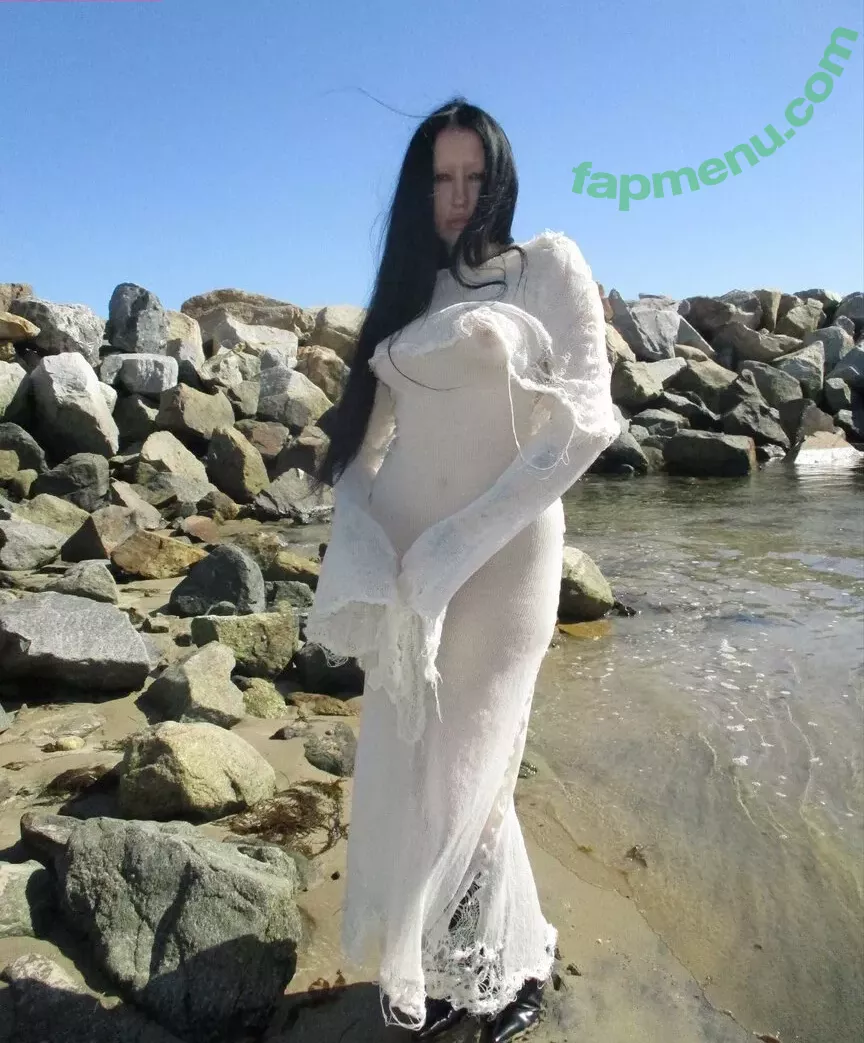 Noah Cyrus nude photo #0359 (noahcyrus)