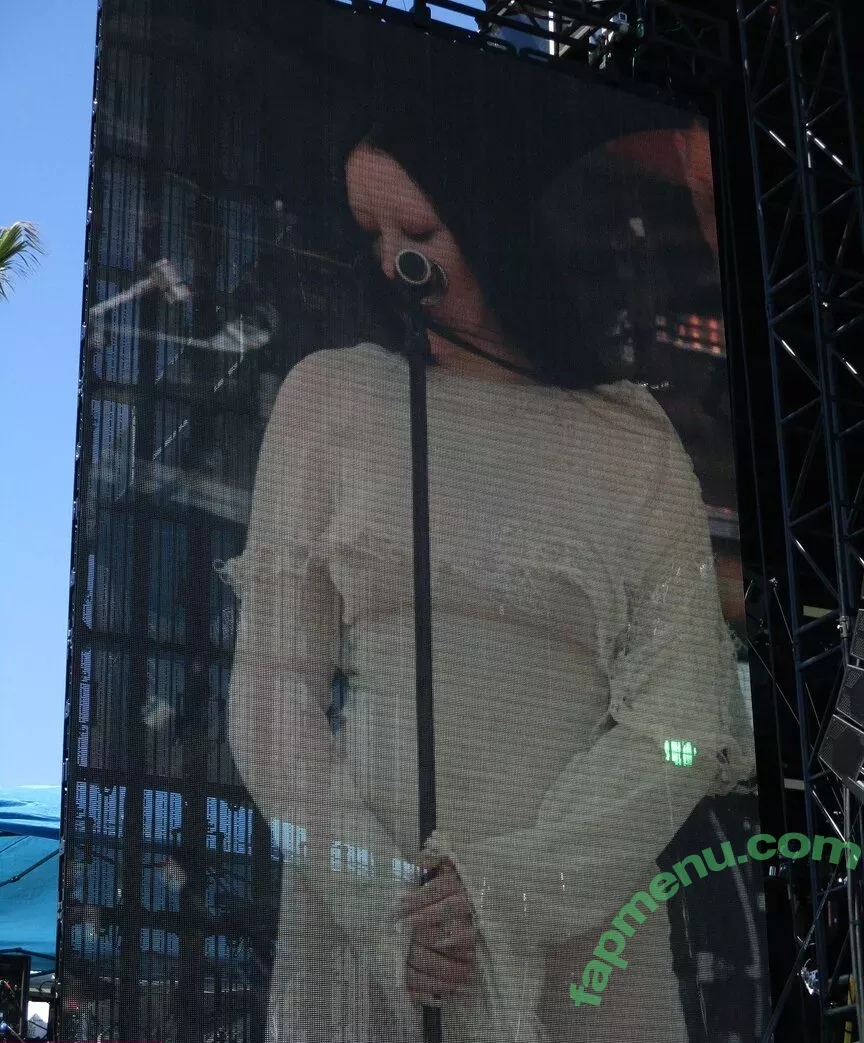 Noah Cyrus nude photo #0360 (noahcyrus)