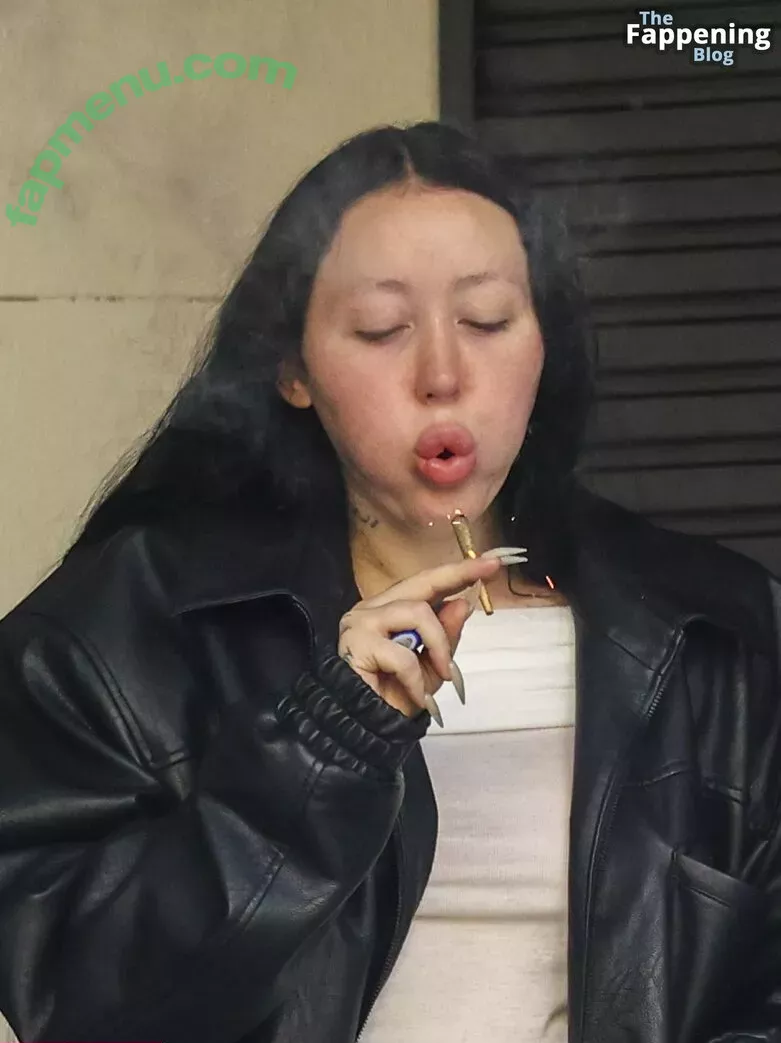 Noah Cyrus nude photo #0406 (noahcyrus)