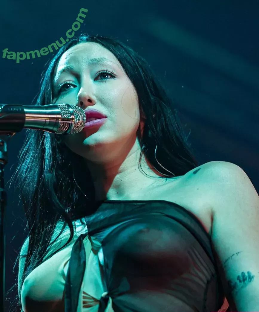 Noah Cyrus nude photo #0423 (noahcyrus)