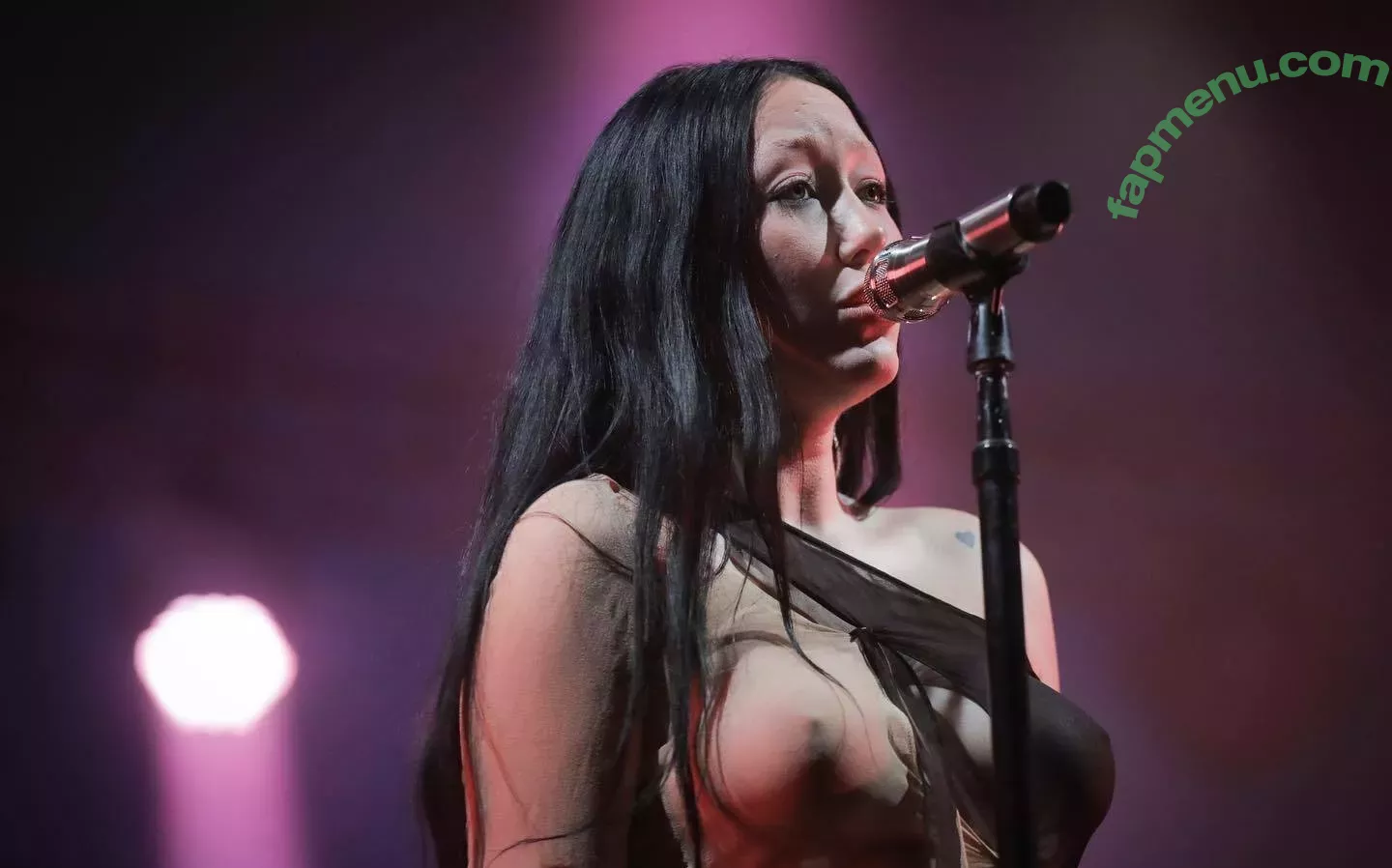 Noah Cyrus nude photo #0434 (noahcyrus)