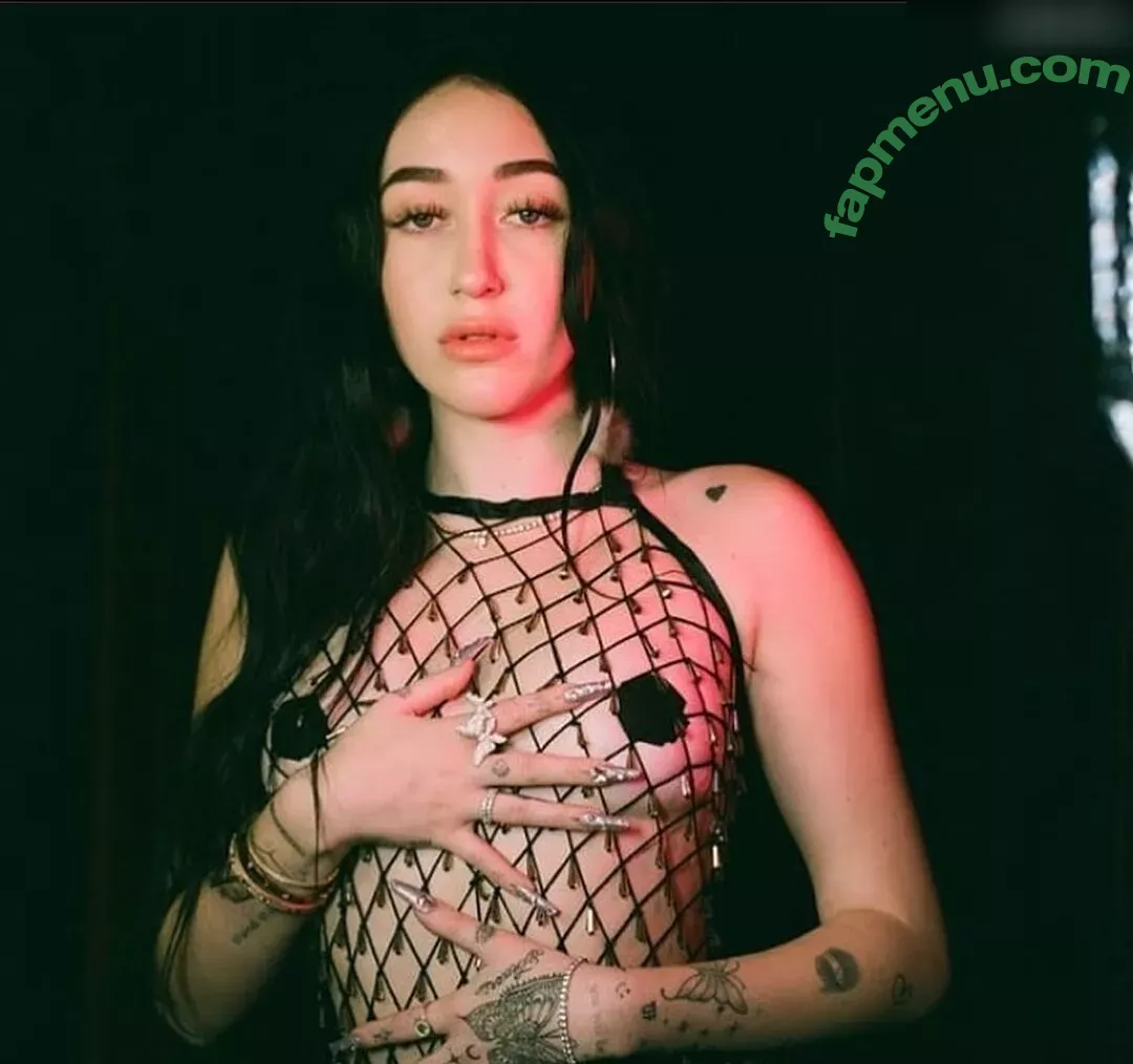 Noah Cyrus nude photo #0527 (illusion_4_lust / noahcyrus)