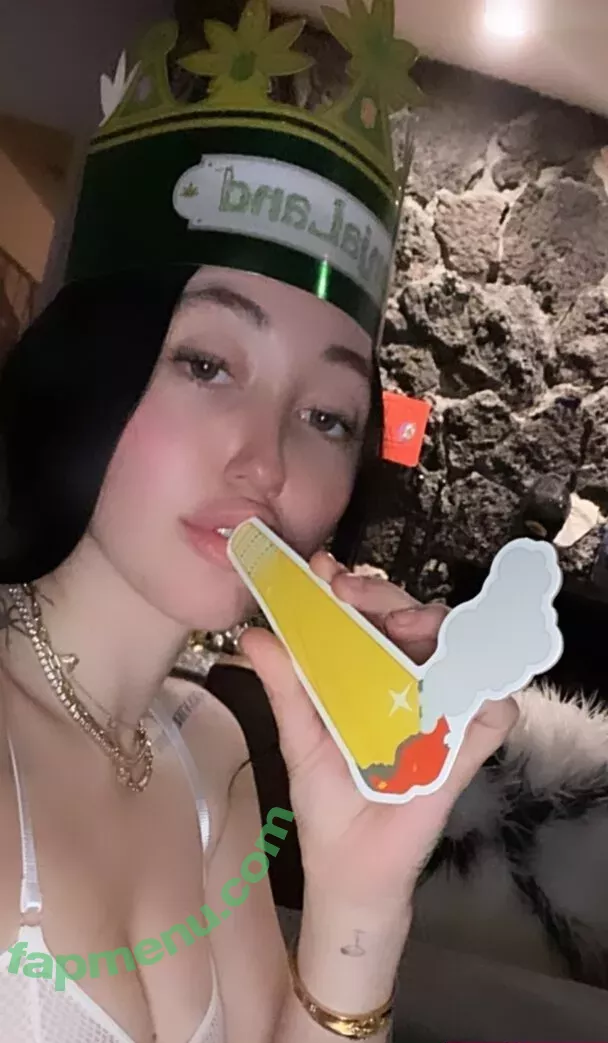 Noah Cyrus nude photo #0530 (illusion_4_lust / noahcyrus)