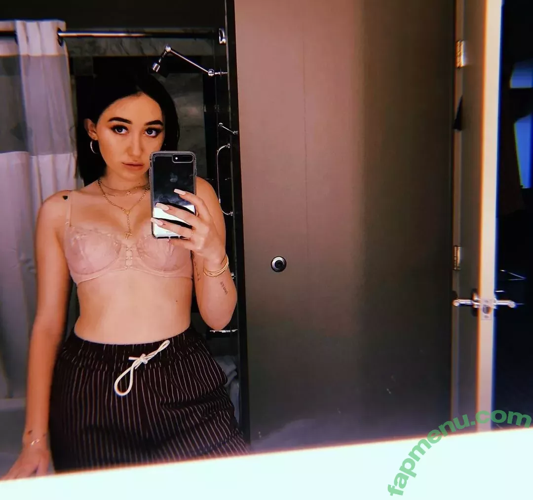 Noah Cyrus nude photo #0609 (illusion_4_lust / noahcyrus)