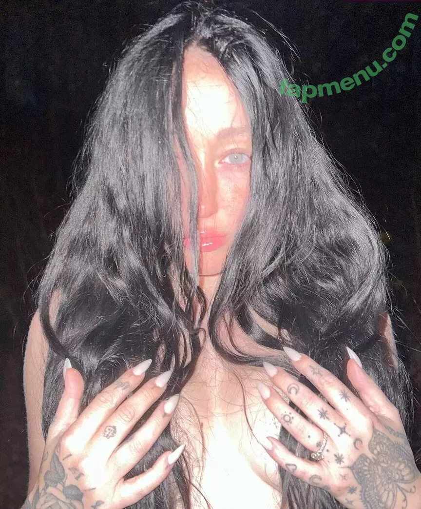 Noah Cyrus nude photo #0704 (illusion_4_lust / noahcyrus)