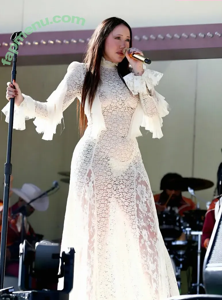 Noah Cyrus nude photo #0889 (noahcyrus)