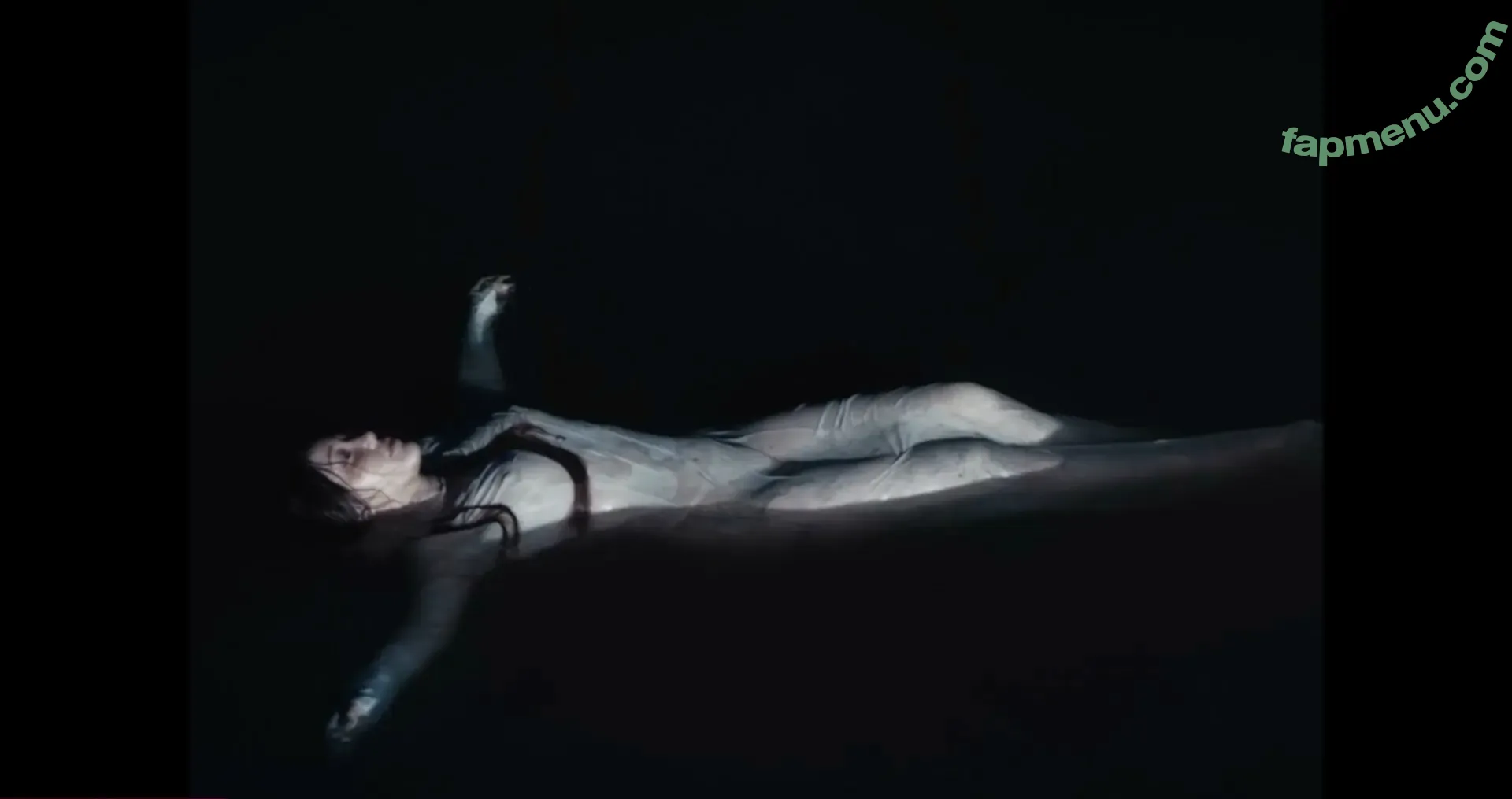 Noah Cyrus nude photo #0954 (noahcyrus)