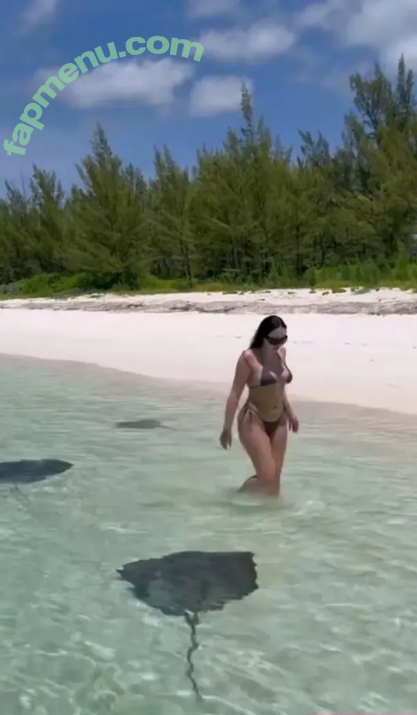 Noah Cyrus nude photo #0992 (noahcyrus)