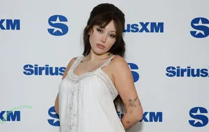 Noah Cyrus / noahcyrus nude photo #1072