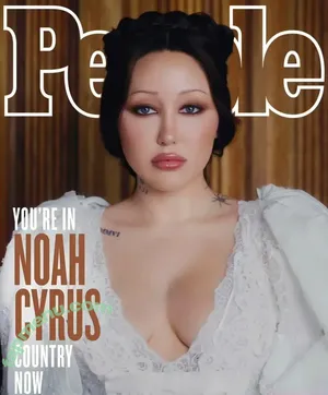 Noah Cyrus / noahcyrus nude photo #1093