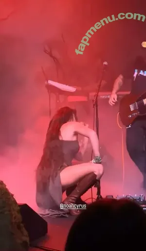 Noah Cyrus / noahcyrus nude photo #1268