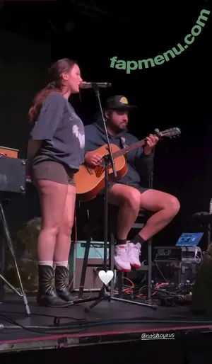 Noah Cyrus / noahcyrus nude photo #1272