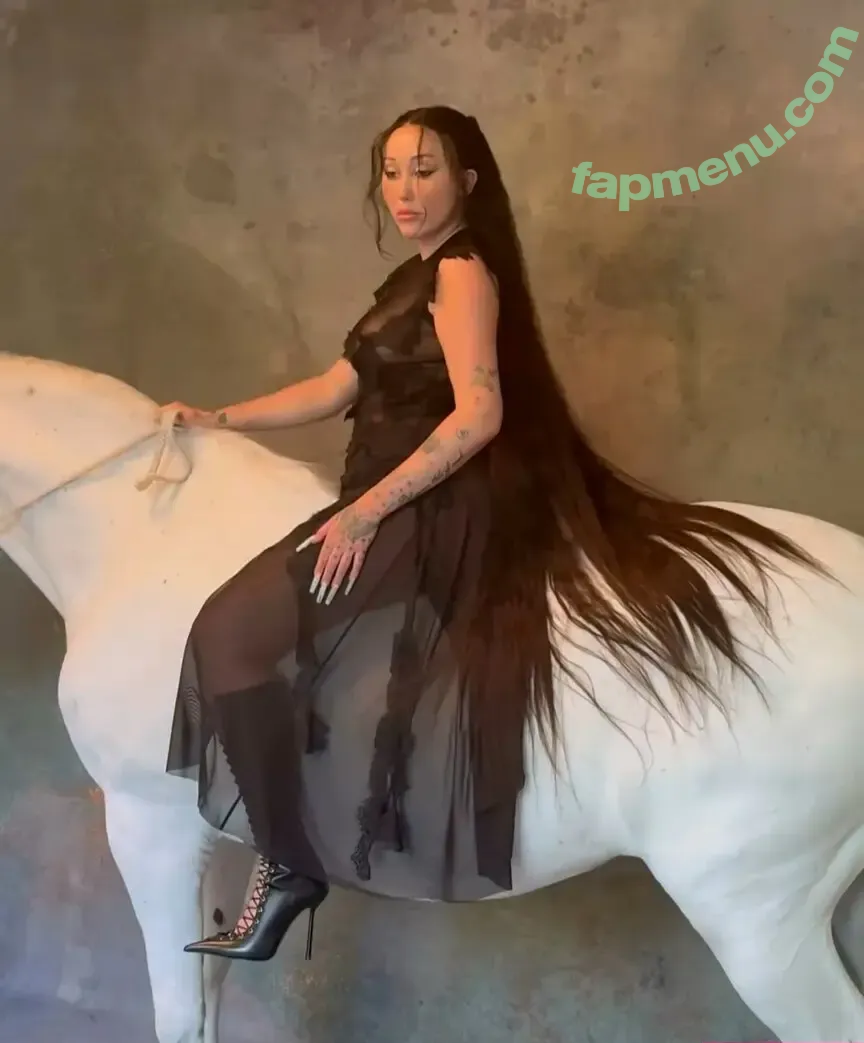 Noah Cyrus nude photo #1018 (noahcyrus)