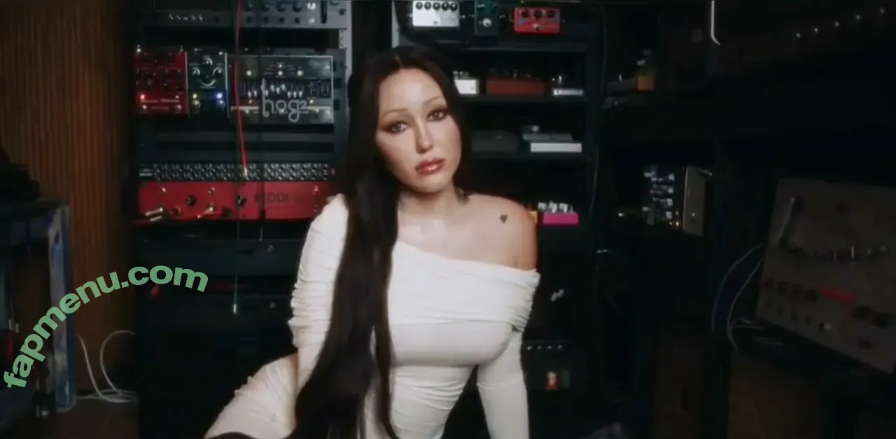 Noah Cyrus nude photo #1105 (noahcyrus)