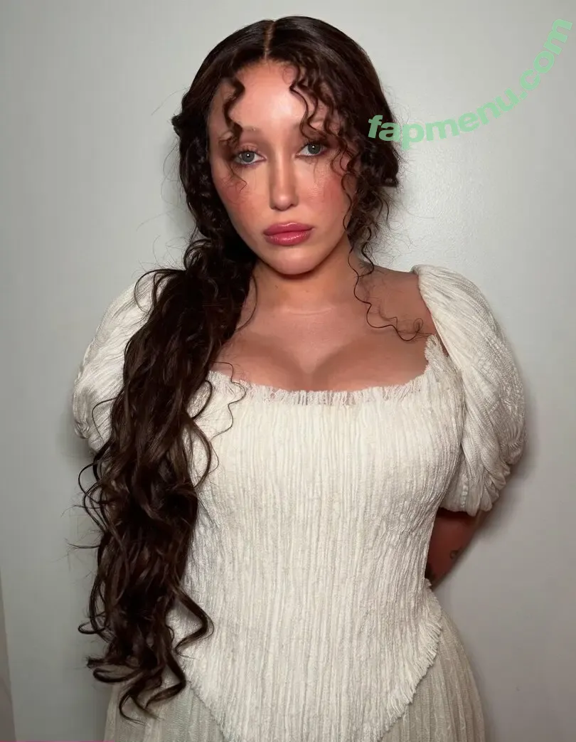 Noah Cyrus nude photo #1124 (noahcyrus)