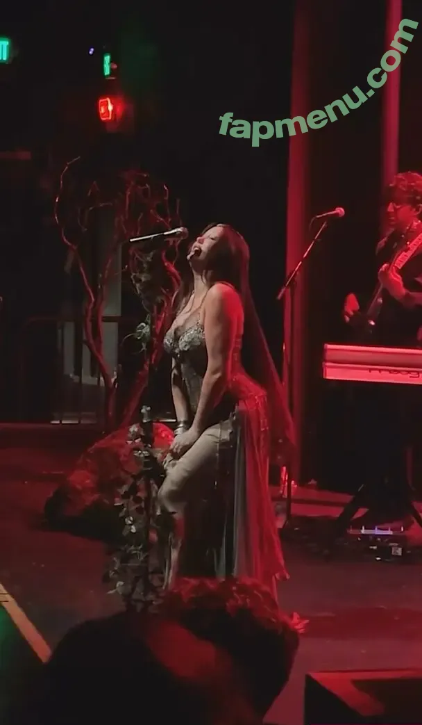 Noah Cyrus nude photo #1166 (noahcyrus)