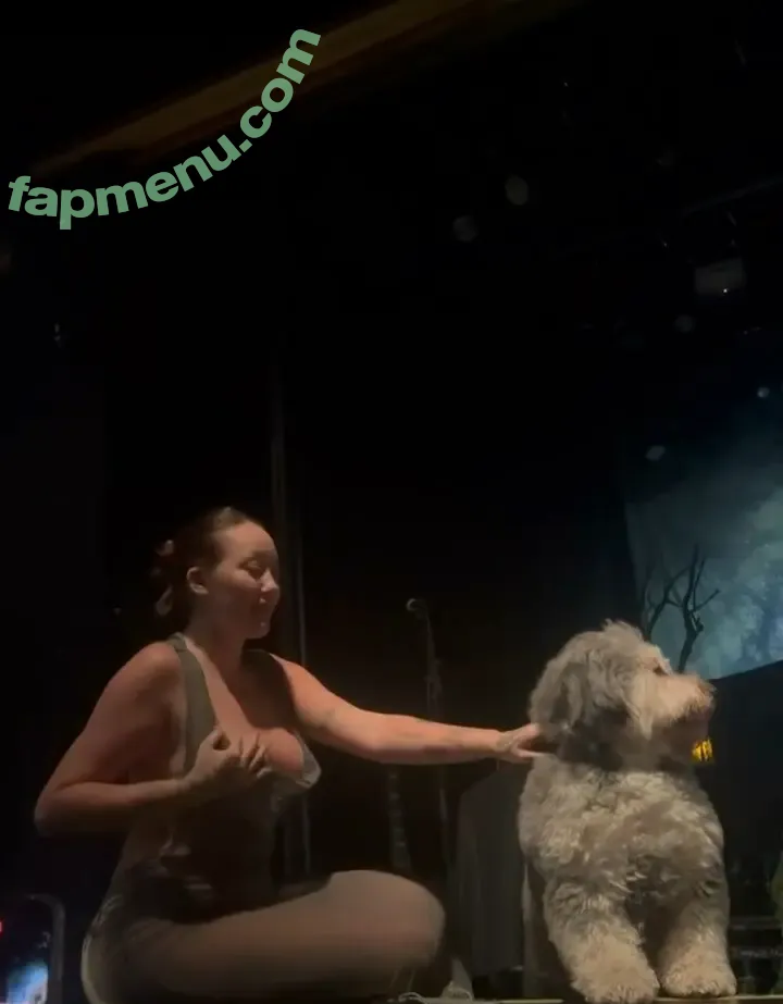 Noah Cyrus nude photo #1170 (noahcyrus)