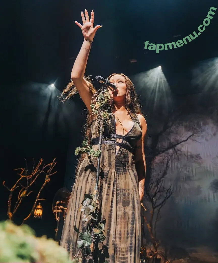 Noah Cyrus nude photo #1249 (noahcyrus)