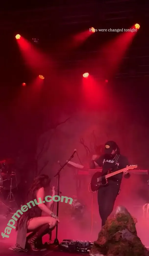 Noah Cyrus nude photo #1269 (noahcyrus)