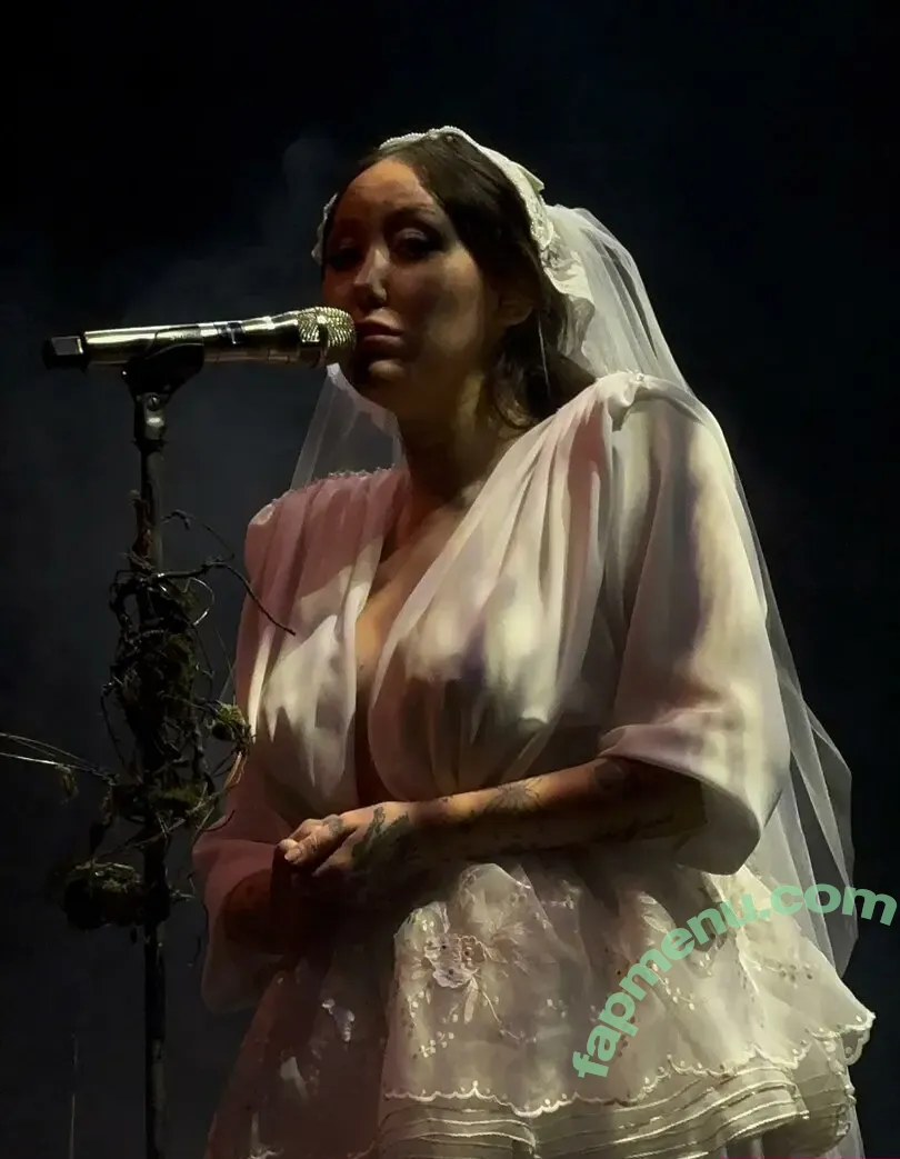 Noah Cyrus nude photo #1278 (noahcyrus)