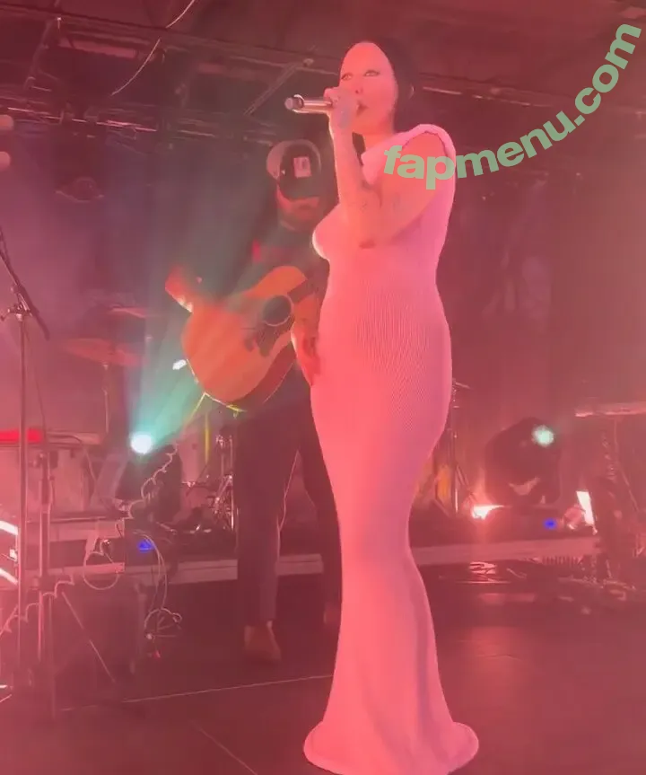 Noah Cyrus nude photo #1279 (noahcyrus)