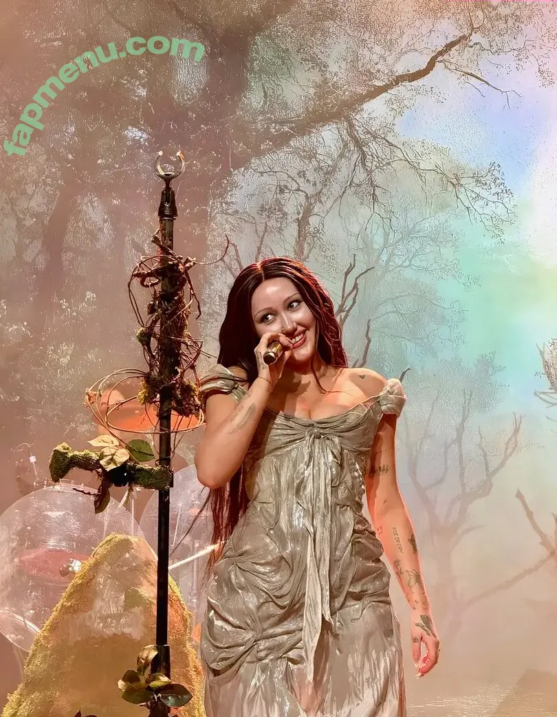 Noah Cyrus nude photo #1286 (noahcyrus)