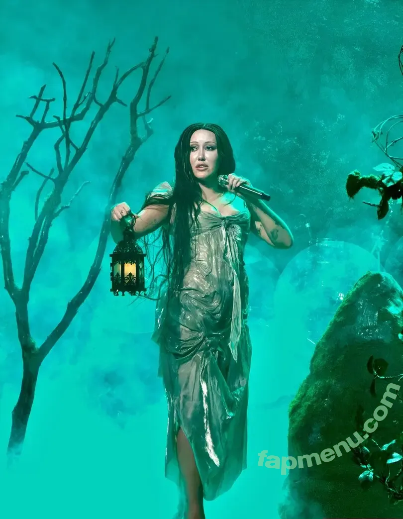 Noah Cyrus nude photo #1287 (noahcyrus)