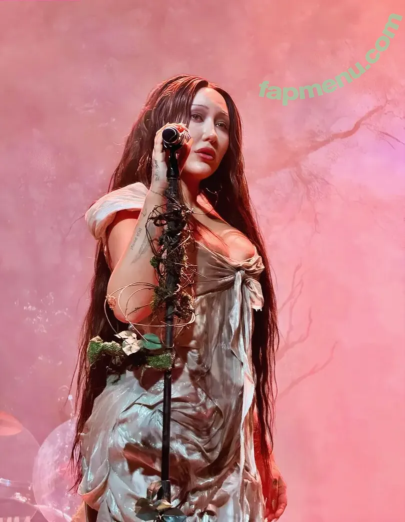 Noah Cyrus nude photo #1291 (noahcyrus)