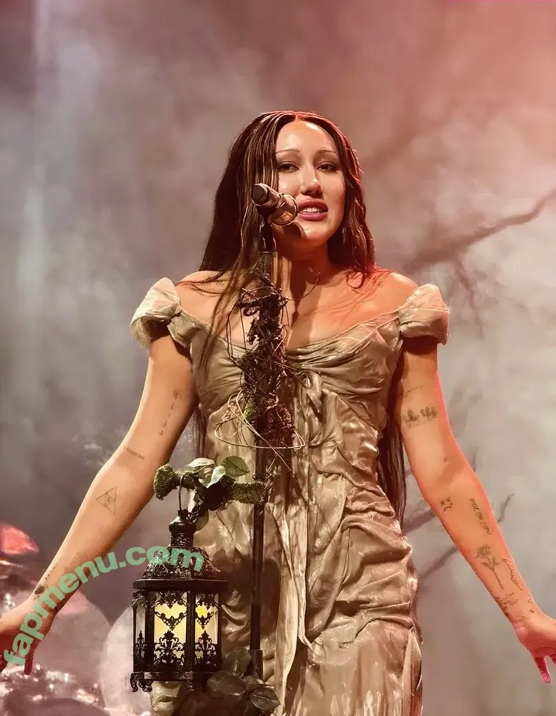 Noah Cyrus nude photo #1295 (noahcyrus)