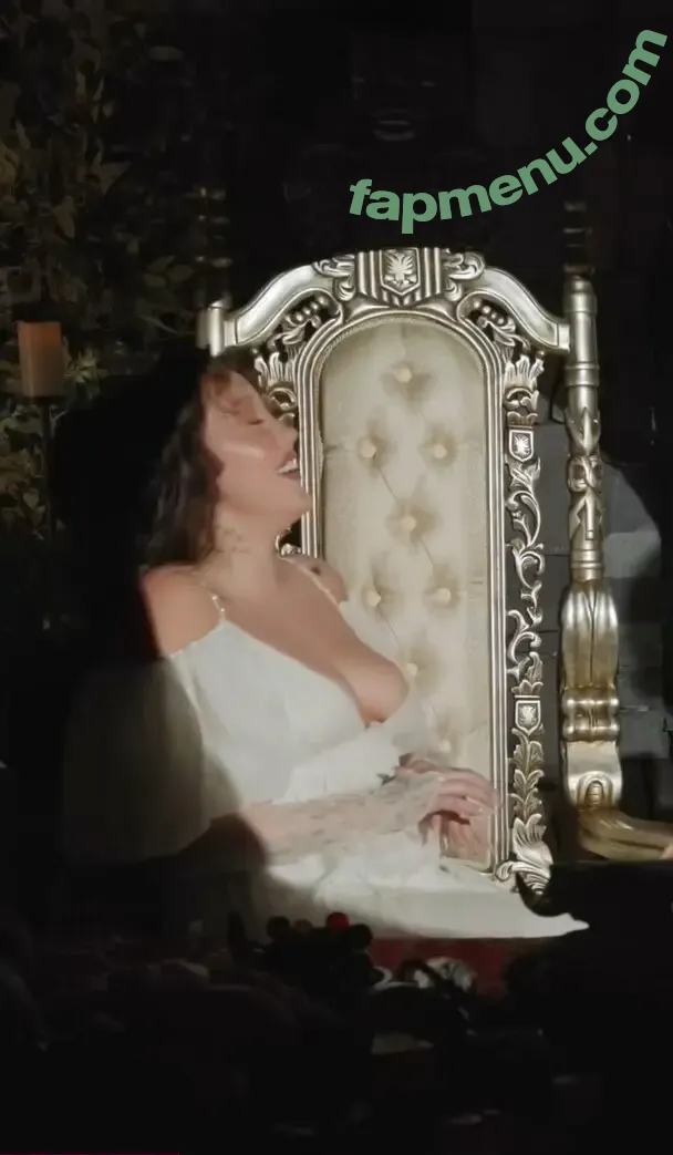 Noah Cyrus nude photo #1303 (noahcyrus)