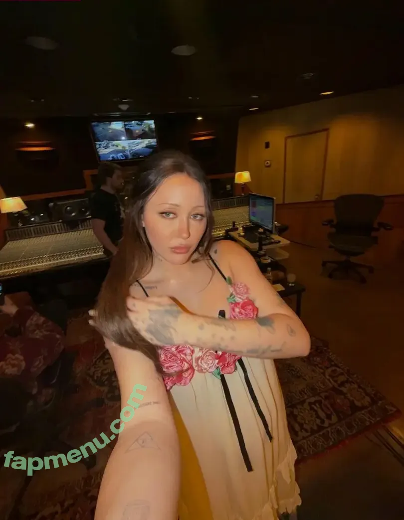Noah Cyrus nude photo #1313 (noahcyrus)
