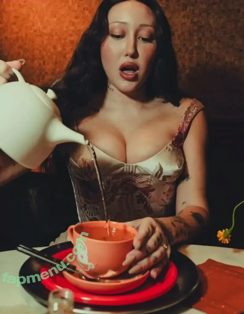 Noah Cyrus nude photo #1329 (noahcyrus)