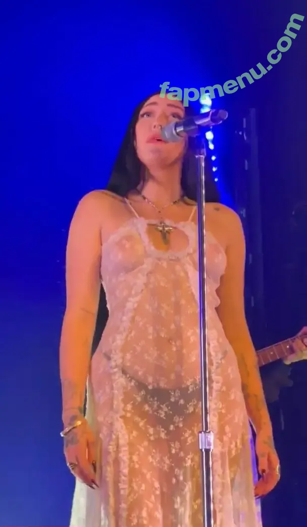 noahcyrus nude photo #0015 (Noah Cyrus)