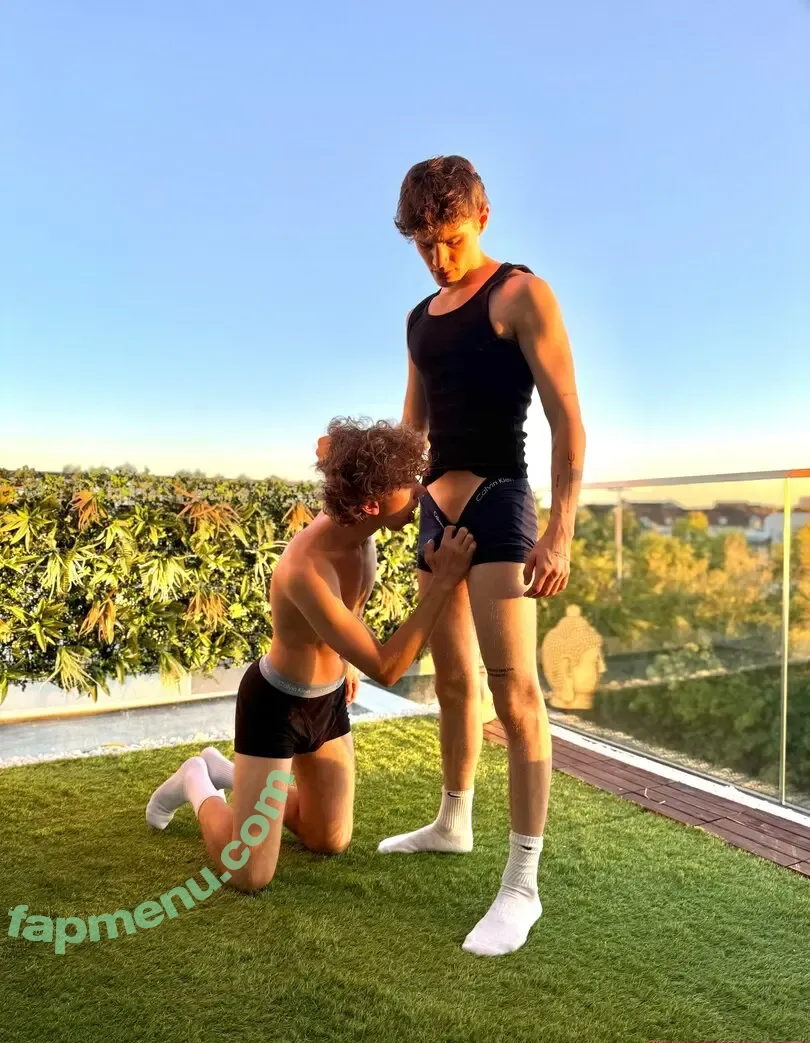 noahtwiink nude photo #0025 (noahtwiink)