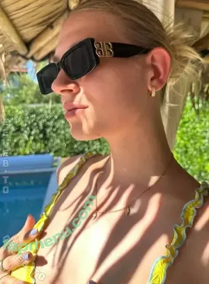 Noemi Peschel / noemi.peschel.54 / noemi.psl nude photo #0204