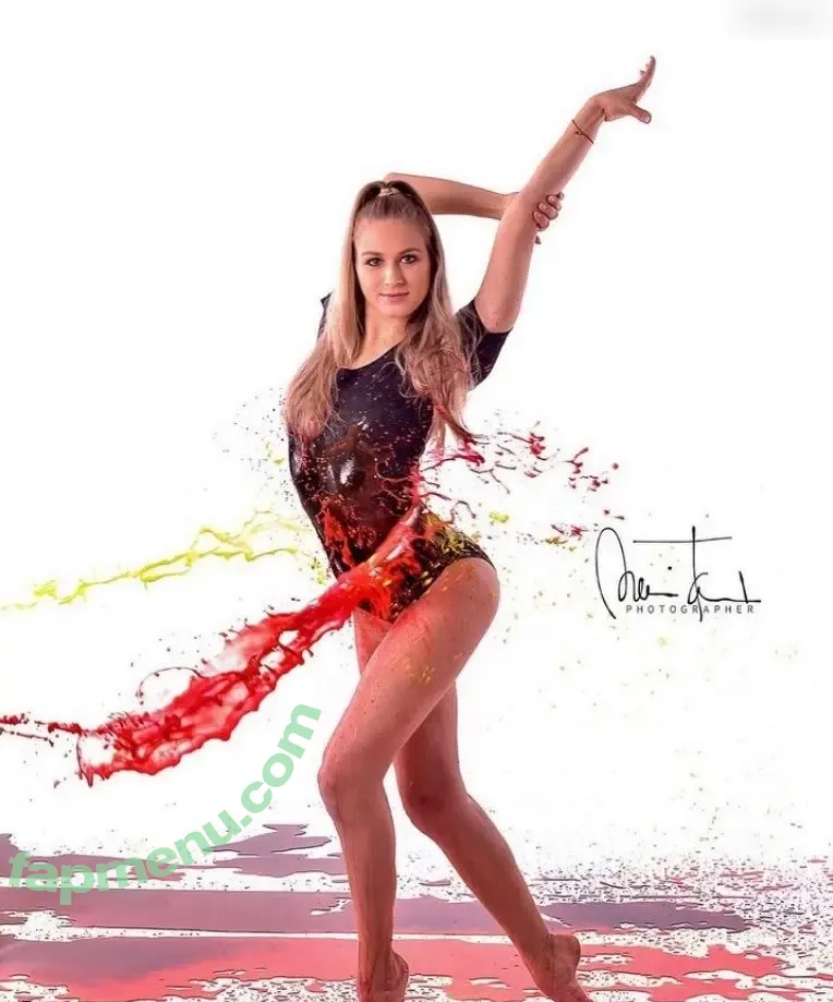 Noemi Peschel nude photo #0002 (noemi.psl)