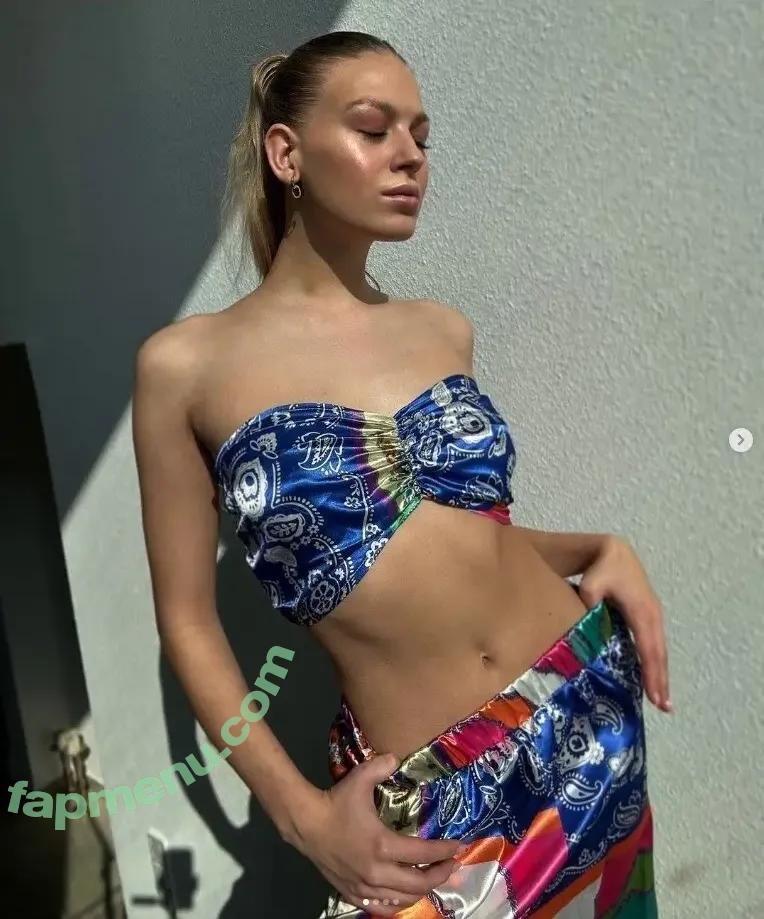 Noemi Peschel nude photo #0024 (noemi.psl)