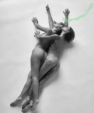 Noémie Doragon / noemiedoragon / noemiedufresne nude photo #0007